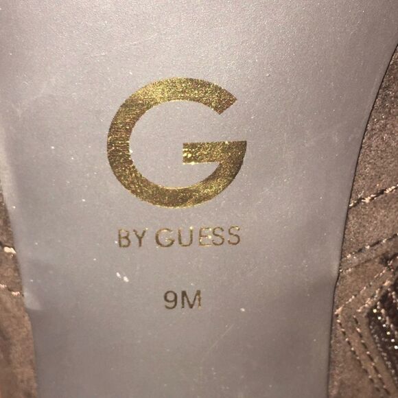 SUEDE 👢GUESS BOOTIES - Picture 4 of 7